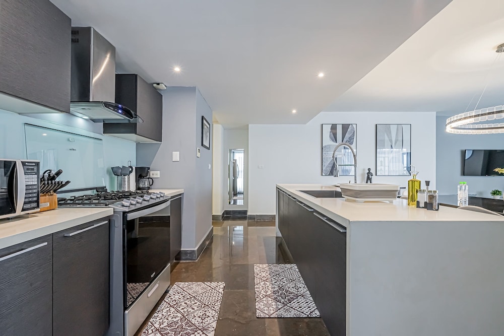 w Majestic 2BR w Perfect Balcony in YOO