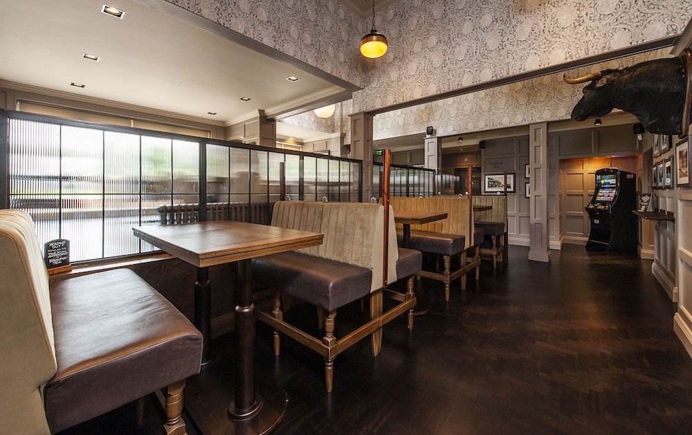 Altrincham Vacations - The Bulls Head Hotel - Property Image 12