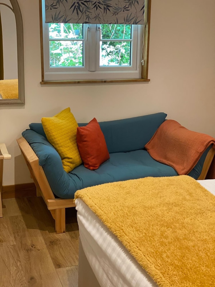Hayne Barn Estate - Private Estate : 6 Eco Lodges - 1 Studio