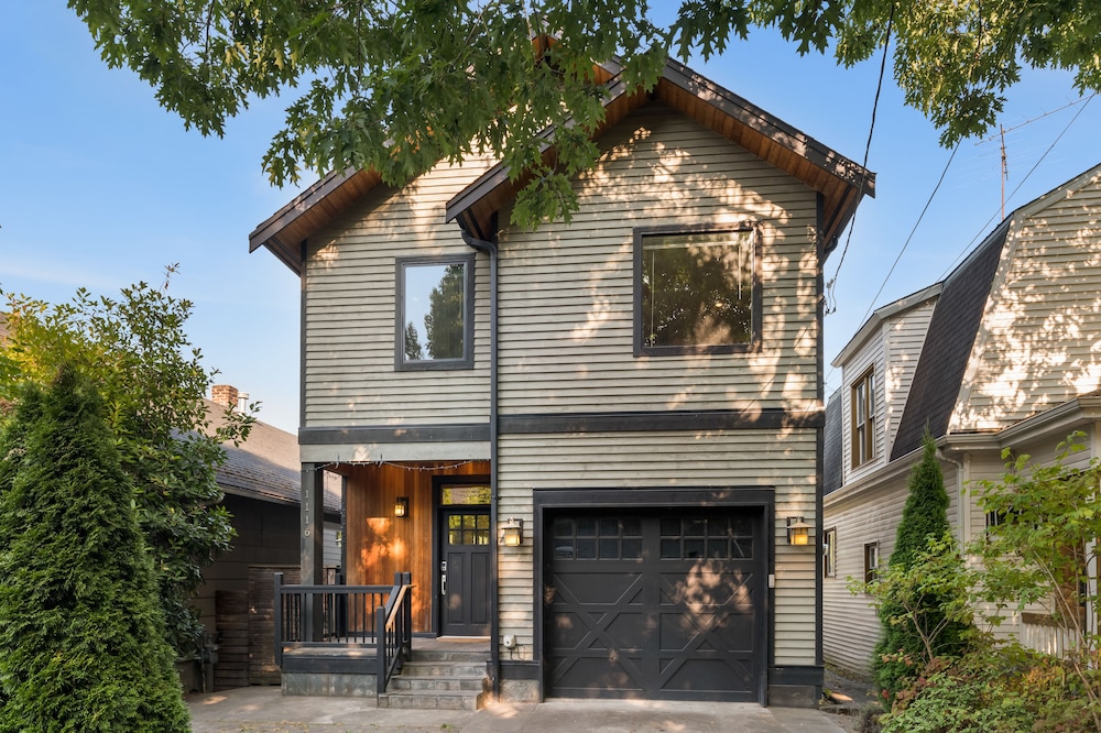 Seattle Vacation Home: The House of Suffrage