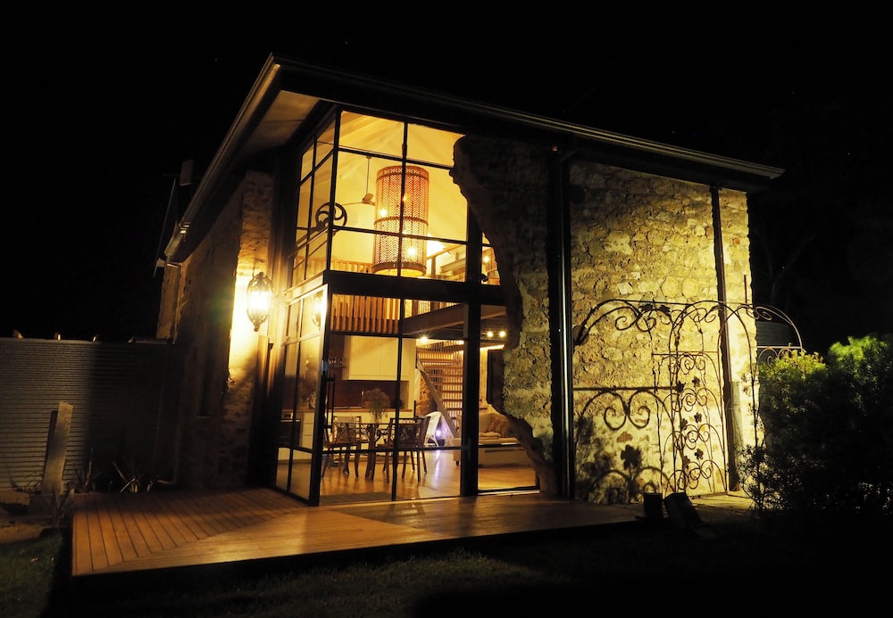 Old Chaff Mill Retreat - - luxury vineyard accommodation