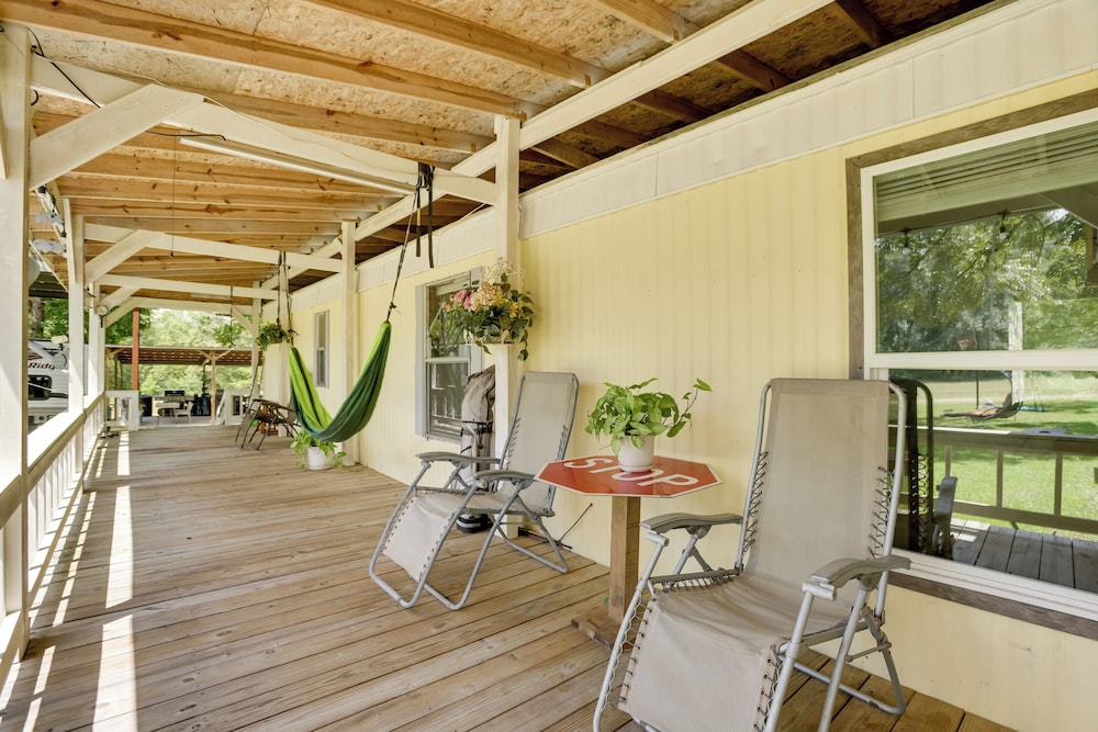 Outdoor Entertainment Areas: Cleveland Cottage