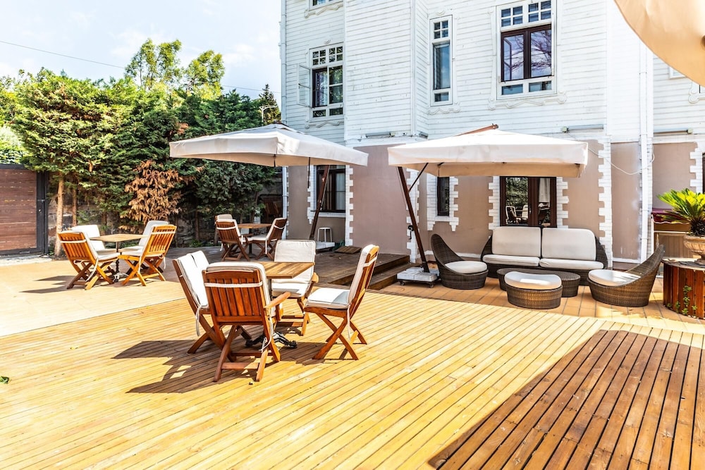 Hotel Room in Historic Mansion in Beylerbeyi