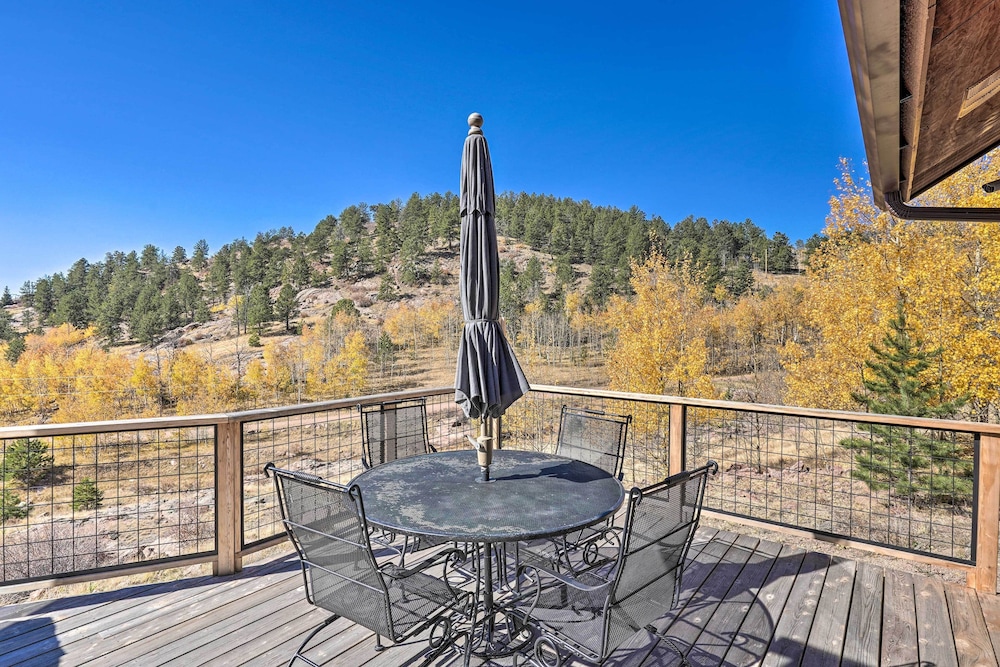 Mtn-view Cabin w/ Deck, 3 Mi to Cripple Creek! - Property Image 8