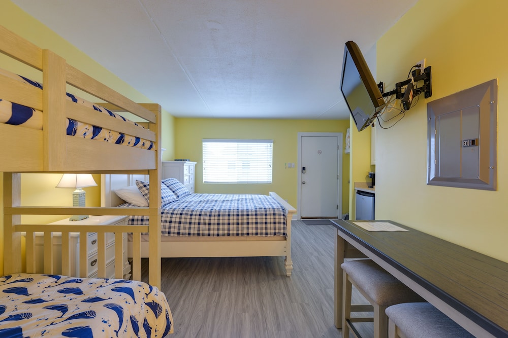 Ocean City Condo w/ Pool: Walk to Boardwalk! view 3