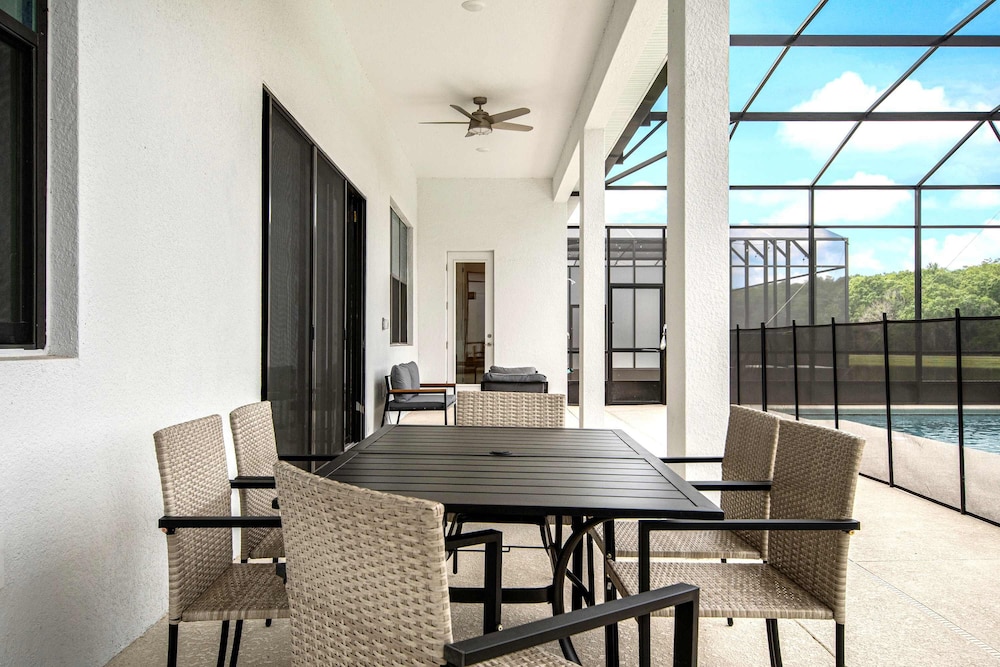 Themed Kids' Rooms, Pool & Game Loft Near Disney