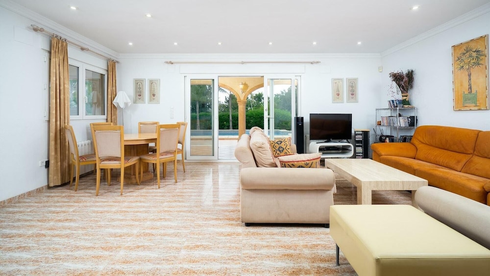 3-bed Villa Las Rotas