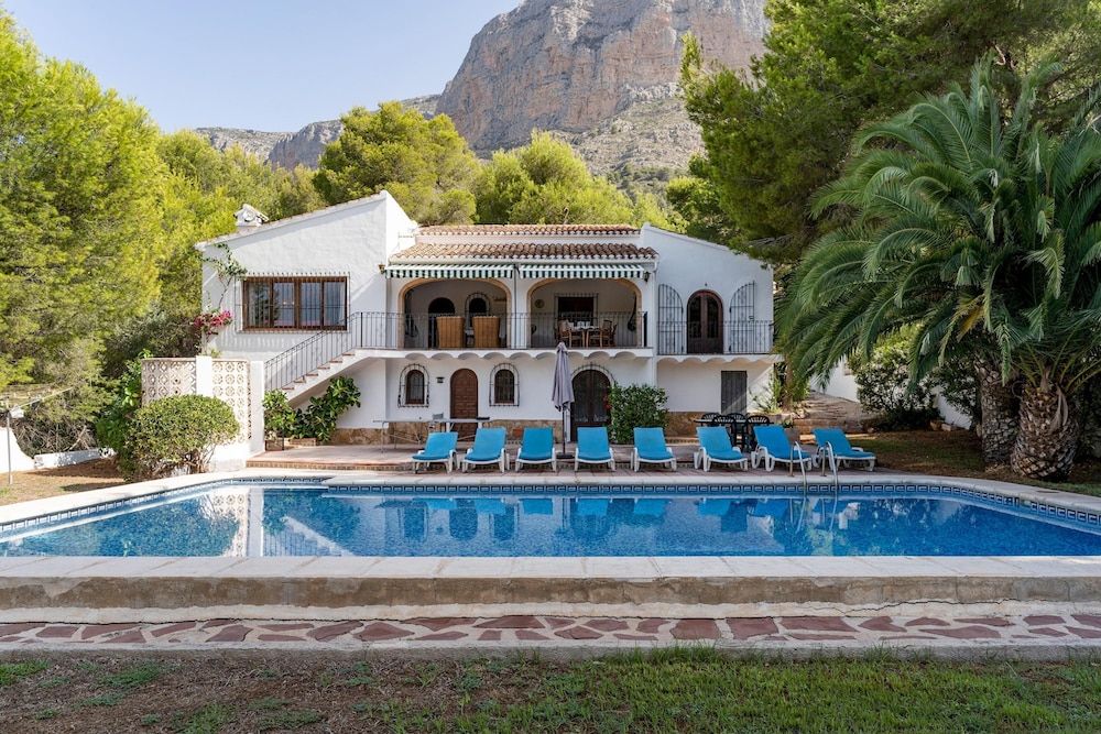 Villa Rosa in Javea With 4 Bedrooms and 3 Bathrooms
