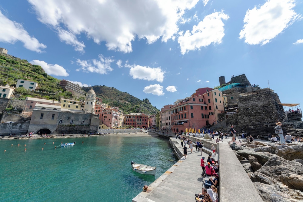 Vernazza Apartments