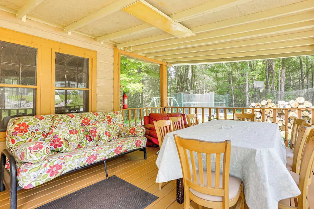 Communal Pool & Playground: Mongaup Valley Cabin!