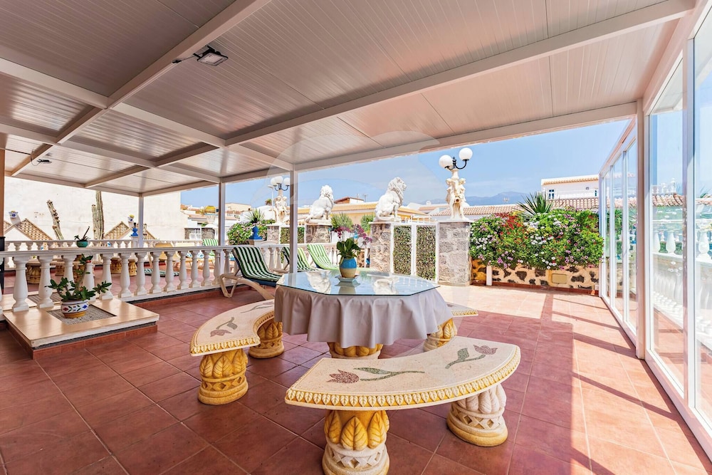 El Médano Apartment With Stunning Pool Views