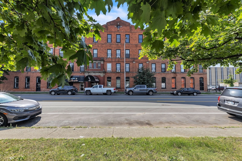 Stylish Chic Retreat At Lafayette Lofts 1 Bedroom Apts by RedAwning view 5