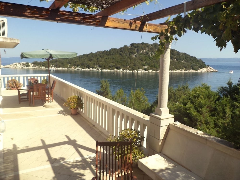 Mile - 10m From the sea - SA2 Studio view 5