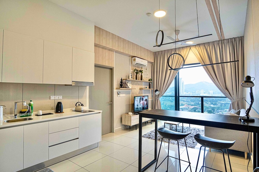 Astoria Ampang Condotel by Emily in Town