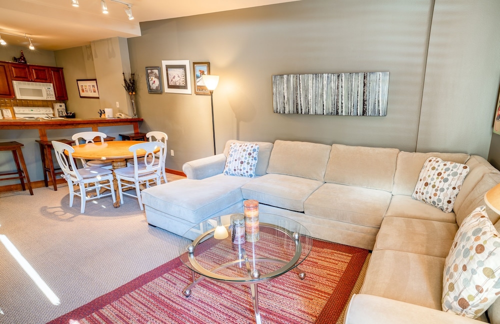 3104 - One Bedroom + Den Deluxe Powderhorn Lodge 1 Condo by RedAwning view 2