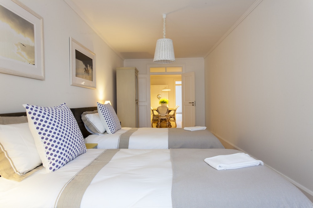 JOIVY Spacious 3BR home w/balcony in Baixa, nearby Lisbon Cathedral view 3
