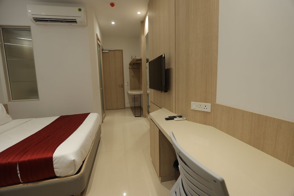 Hotel Shreeji Vatika-Airport Road