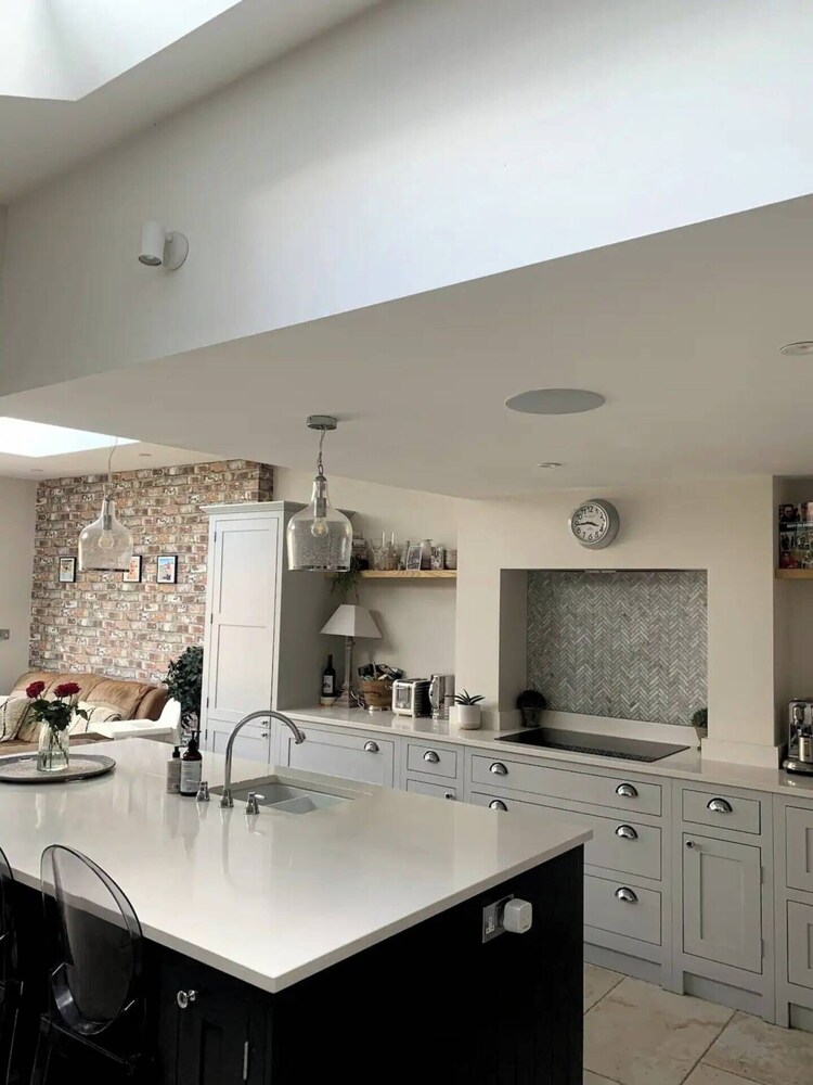Spacious 3BD House W/private Garden - Wimbledon