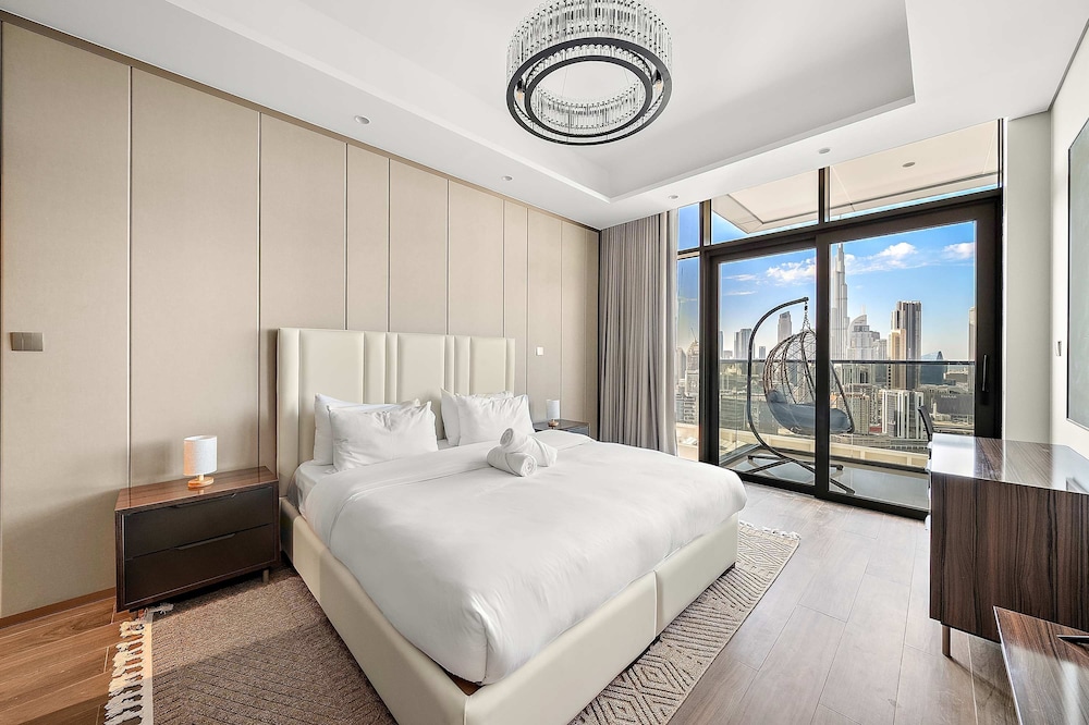 Elegant 1BR With Panoramic Views on Burj Khalifa