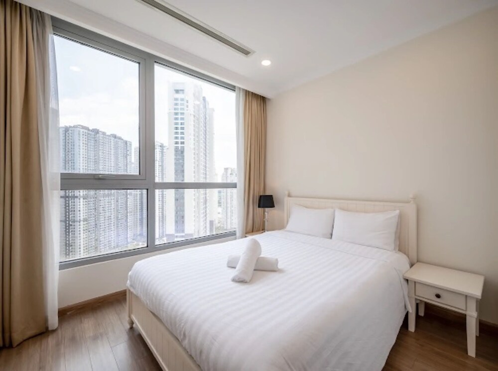 Somi Luxstay LP