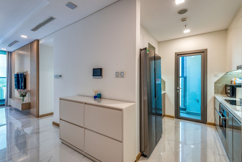 DongDong Skyview APT in Landmark81 Tower
