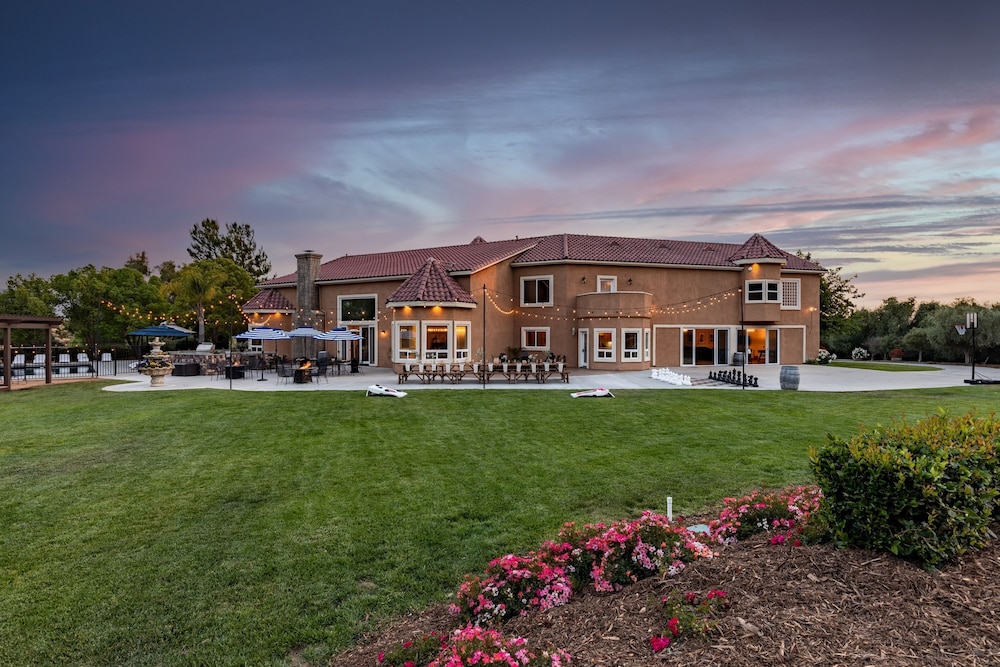 Wilson Creek Manor By Avantstay Sleeps 24 Amazing Estate w Pool Game Room