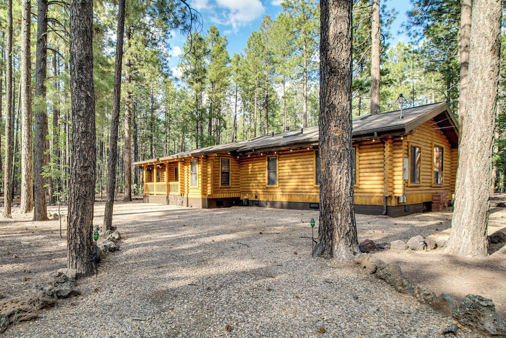 Near Fishing & Hiking: Pinetop Log Cabin w/ Deck!