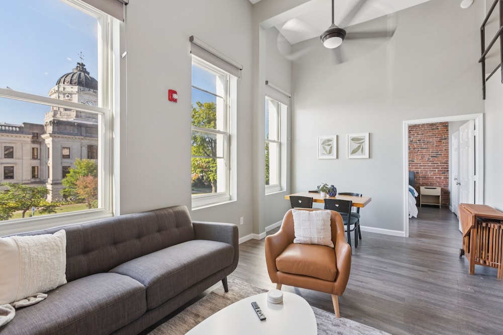 Rustic-industrial Loft With Courthouse Views 3 Bedroom Apts