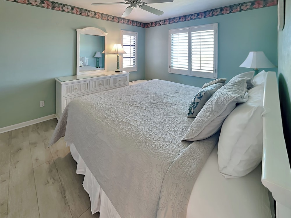 Admirals Bay 255 by Distinctive Beach Rentals
