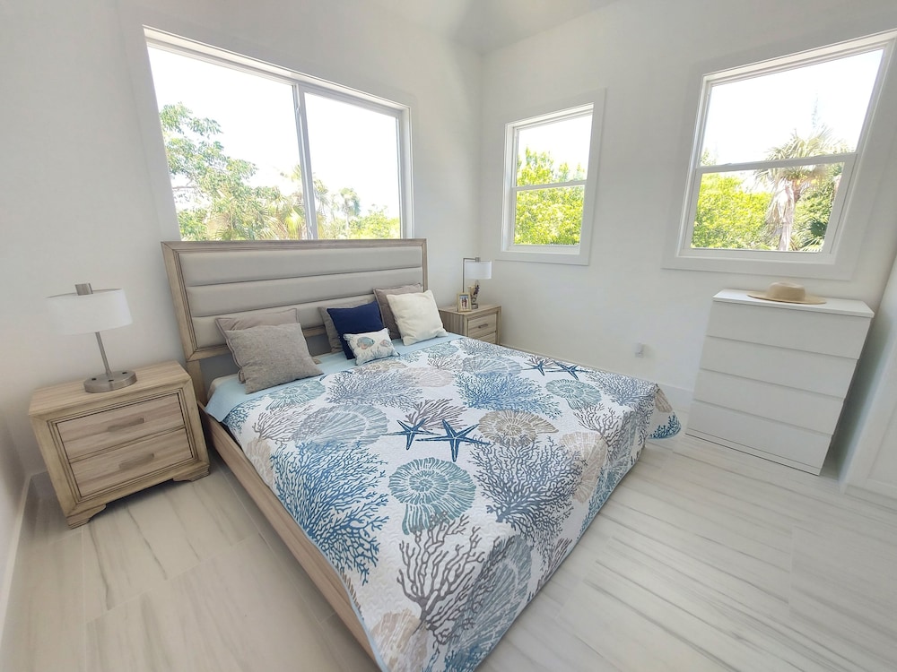 Silver Palms - Brand New Designer Home On Banks Road 2 Bedroom Home