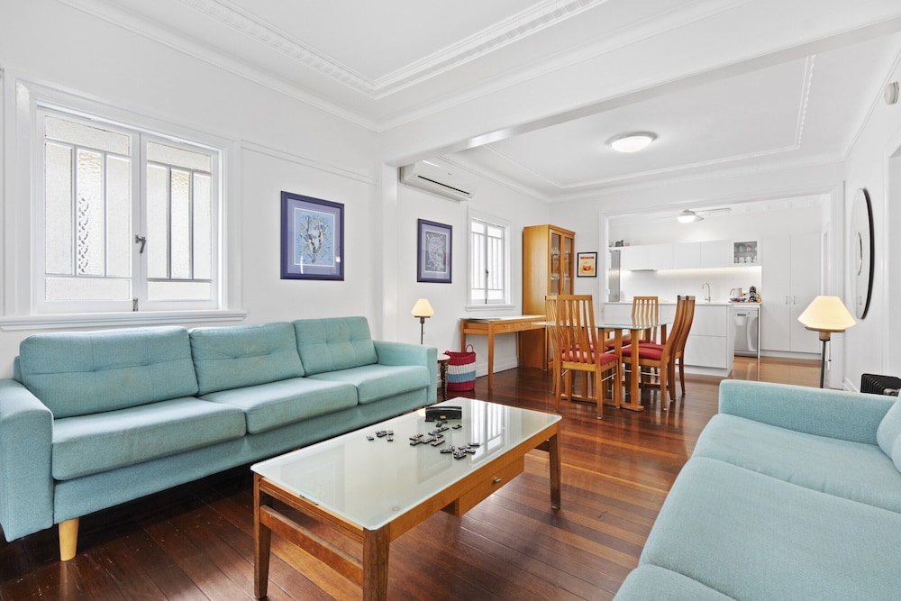 Spacious Family Home With Garden in Quiet Suburb