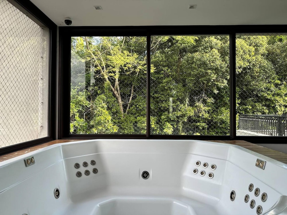 Mans o 6 Suites Riviera