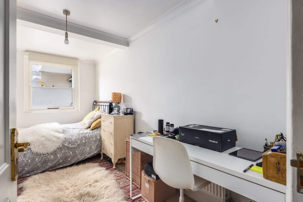 Gorgeous and Vibrant 3 Bedroom Apartment in London