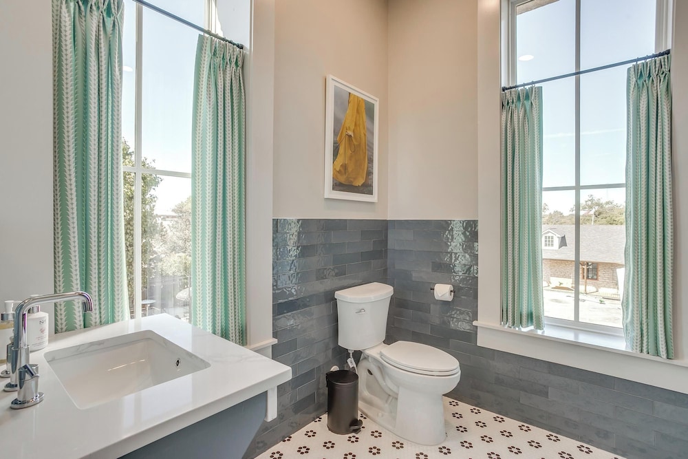 Nutt House Hotel