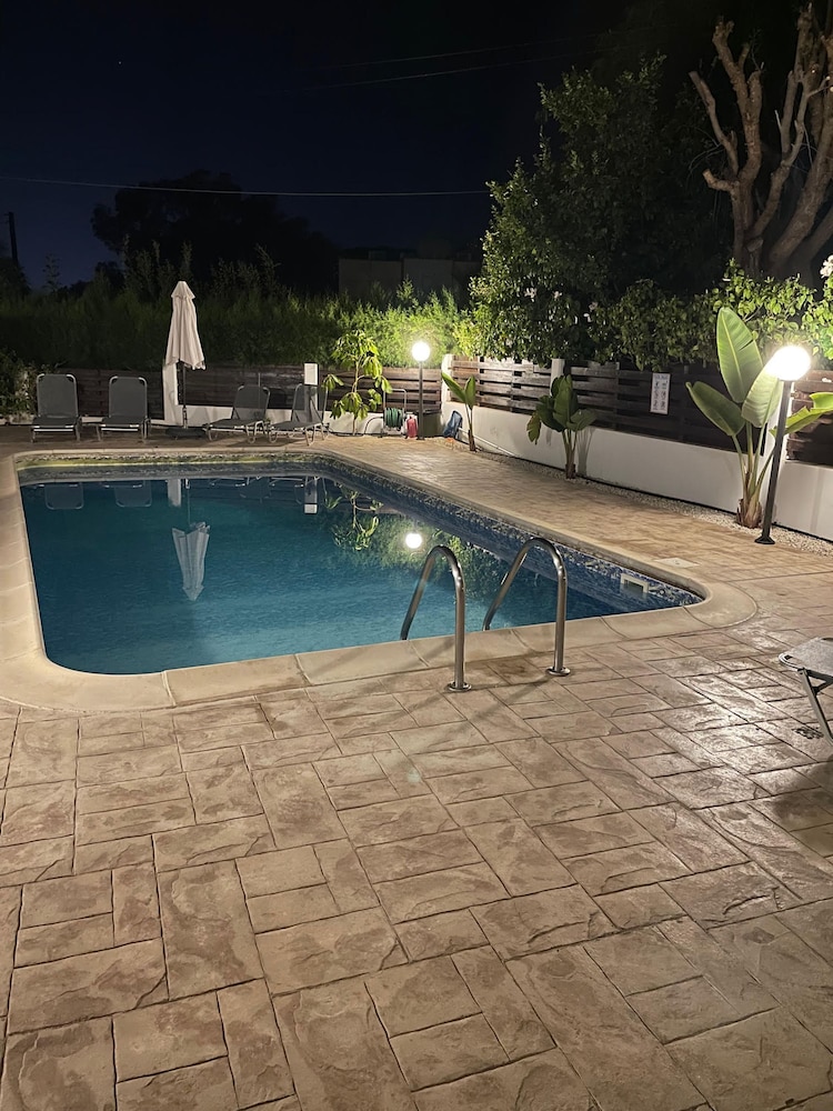 Blue Estia Villa - Pool Wifi Summer Breeze