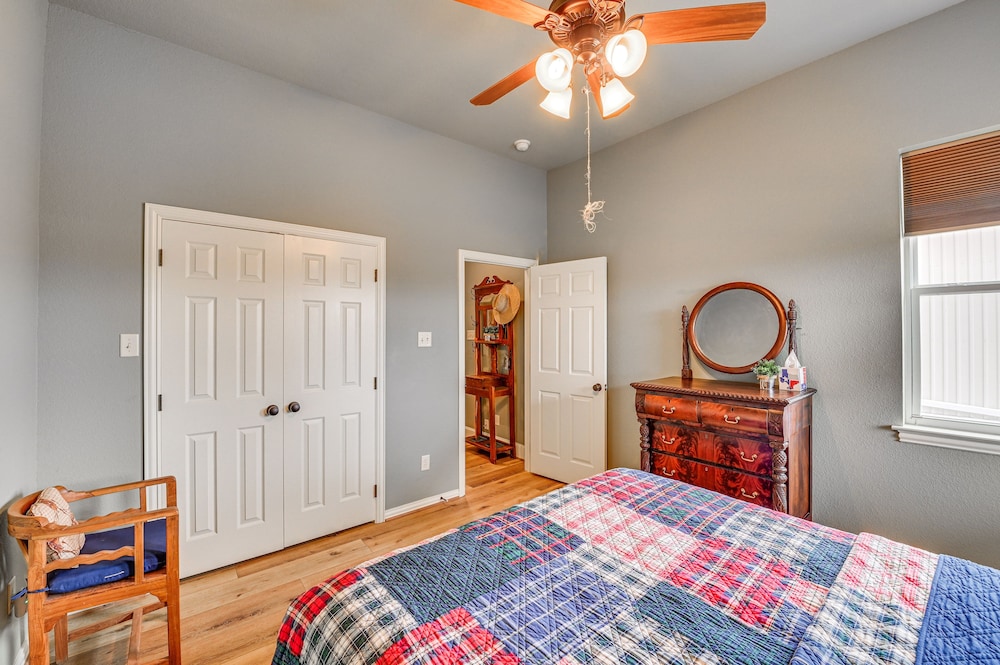 Farm Retreat w/ Furnished Patio: 12 Mi to Mckinney view 3