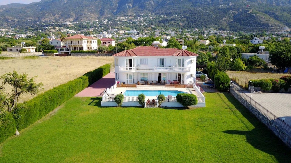 Villa - Sleeps 14 - Private Pool - Cinema Room