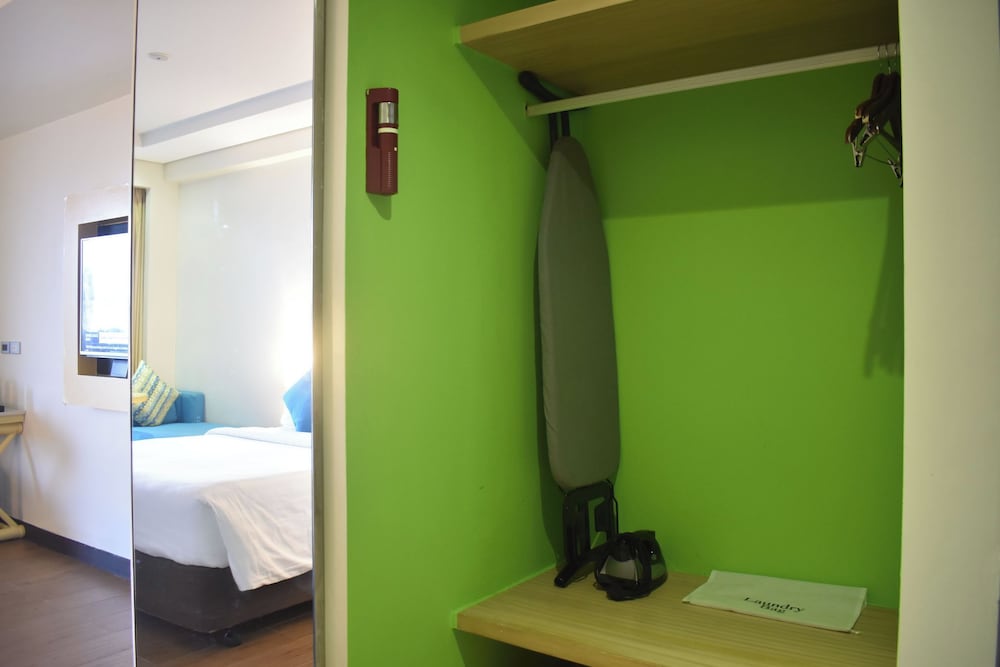 Poolside Escape Near Boracay’s Iconic Keyhole