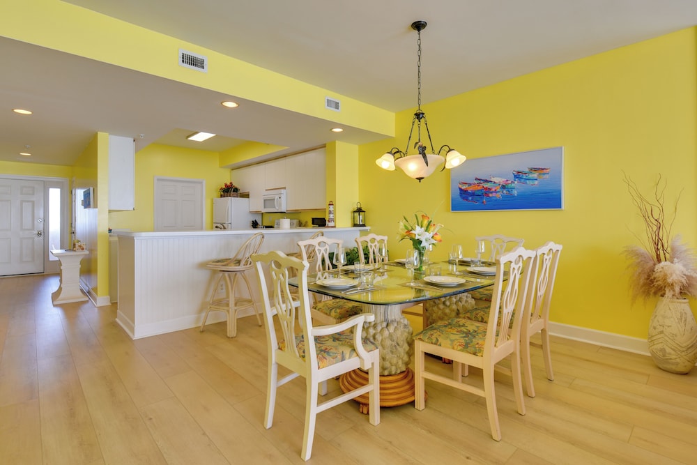 Navarre Condo w/ Beach Access & Ocean Views!
