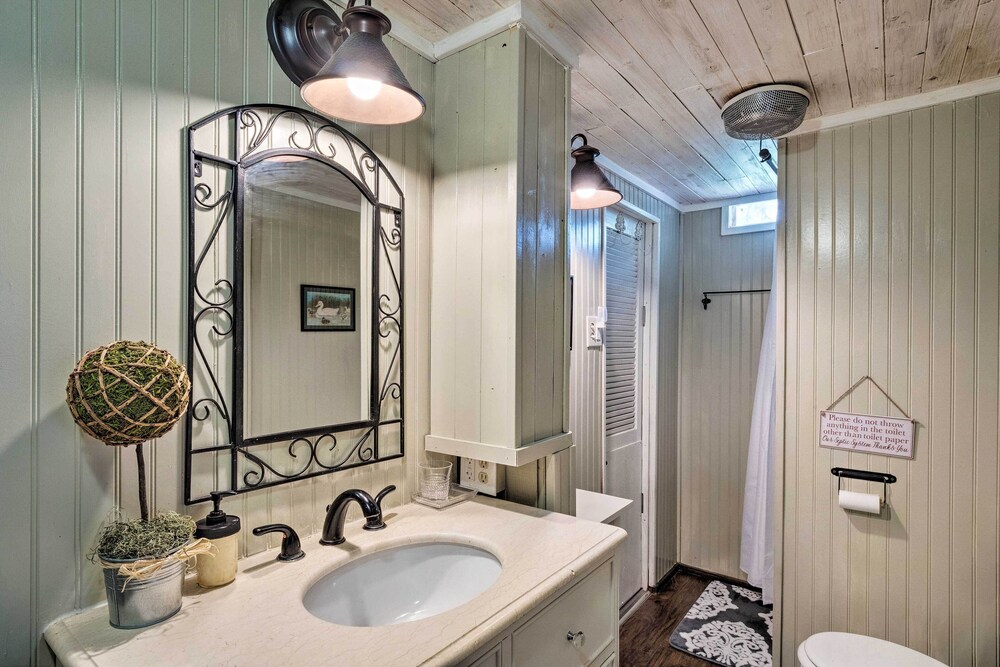 Charming Lake Travis Cottage 20mi to Dtwn Austin - Property Image 12
