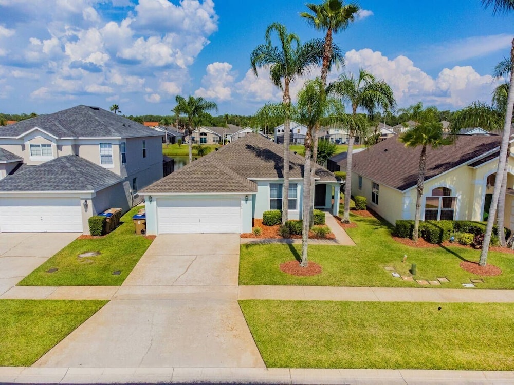 4BR Lake Berkley Home w/ Private Pool
