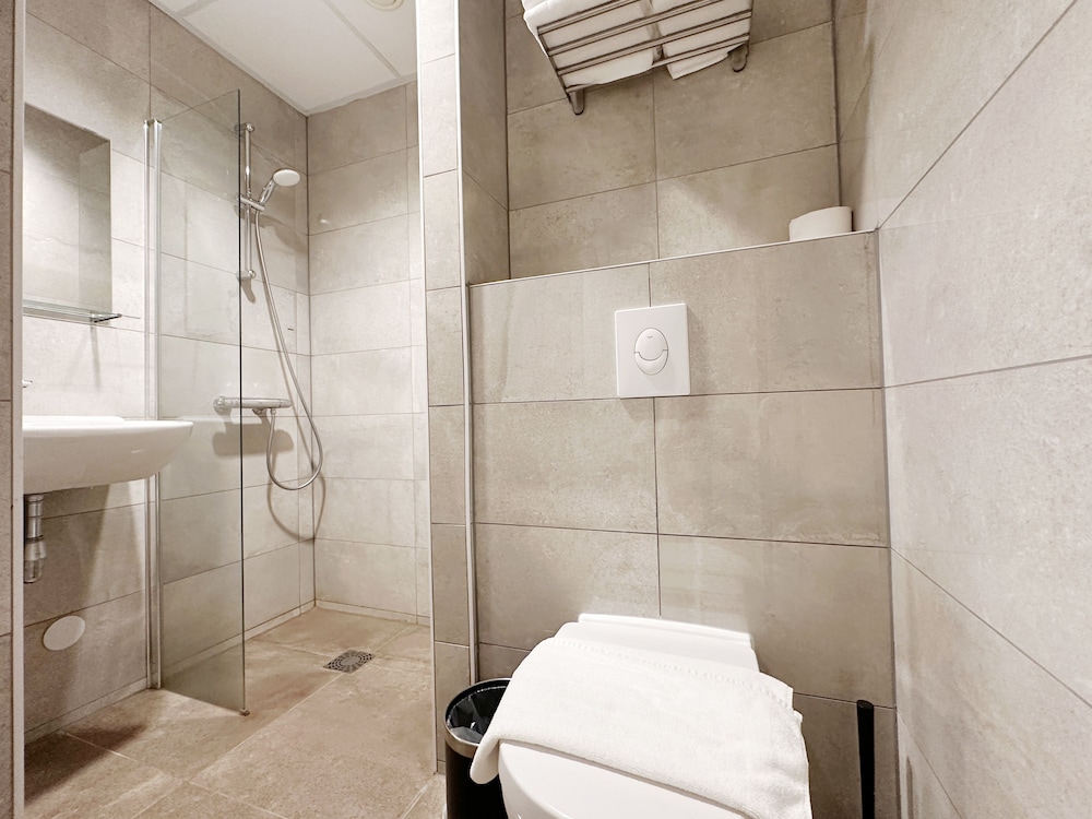 Hoofddorp Vacations - HOTELUX Amsterdam Airport Hotel - Property Image 1