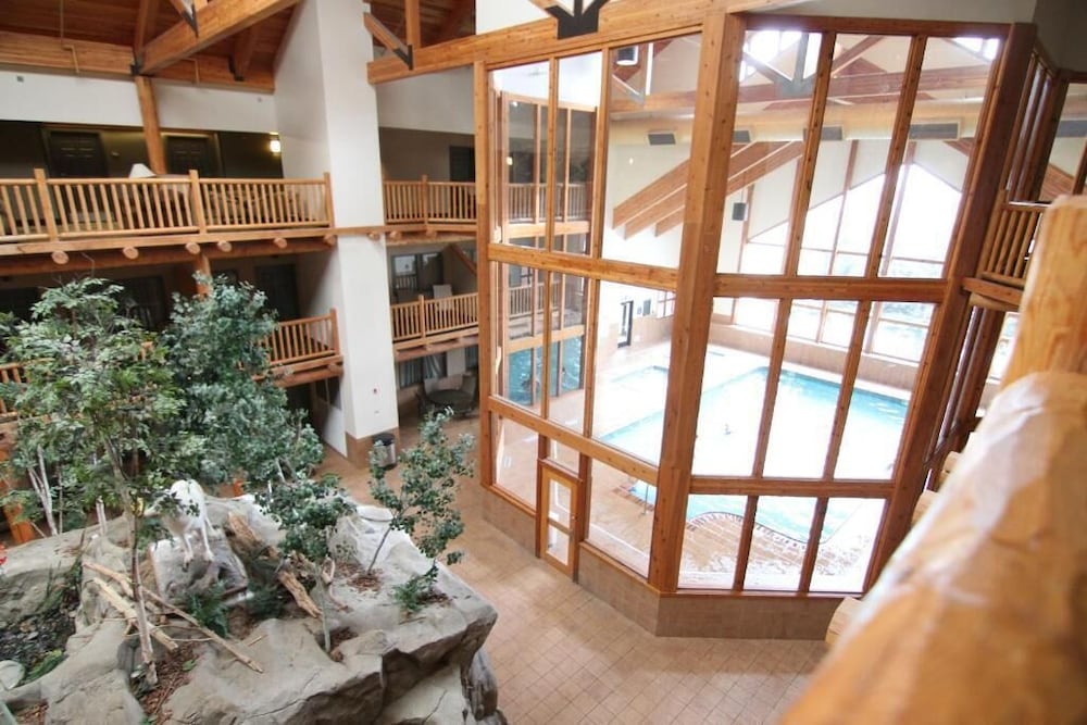 Evansville Vacations - Casper C'mon Inn Hotel  Suites - Property Image 1