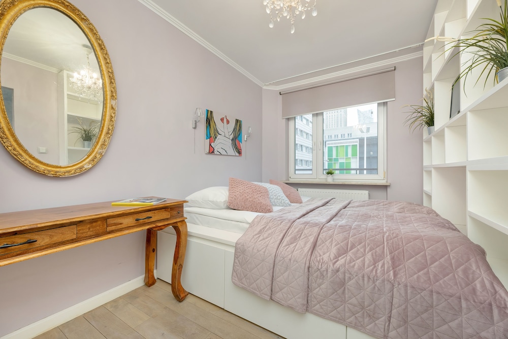 Central Warsaw Apartment by Renters view 5