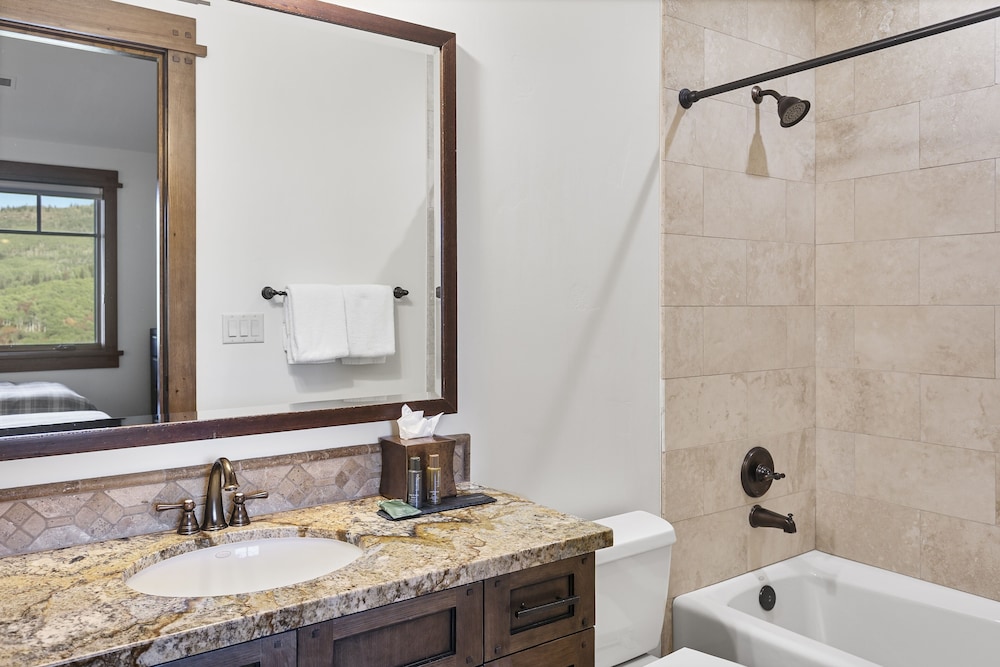 Arrowleaf Lodge at Deer Valley Resort - Two Bedroom Residence #405 2 Condo