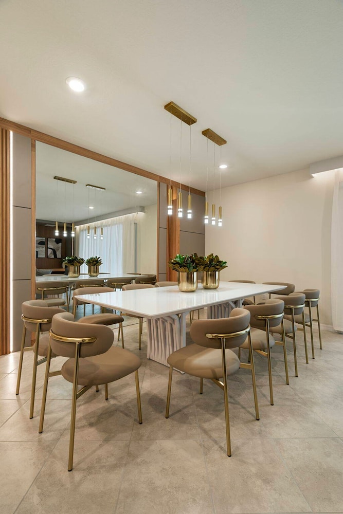 Incredible 10bd Summerkitchen Windsor Cay
