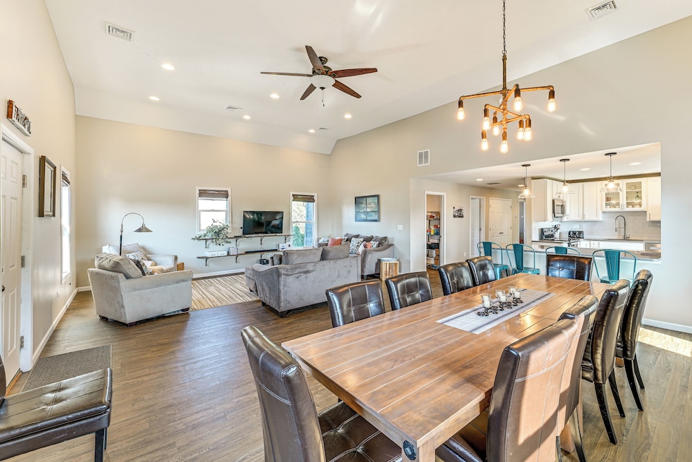 Walk to Academy: Lake Max Family Penthouse