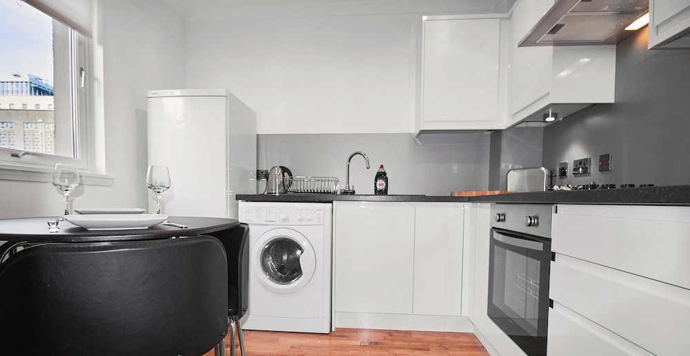 Thistle Apartments - City View Apartment