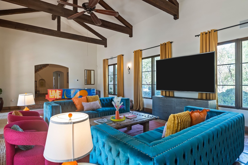 Villa del Gallo by Avantstay Luxury Group Retreat Pool Putting Green
