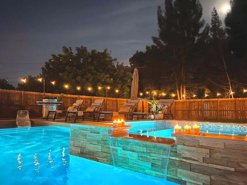Fox Garden Luxury Boho Near Downtown & Beach 4 Bedroom Home